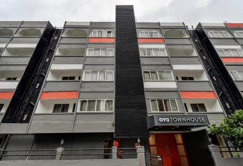 فندق Townhouse Century