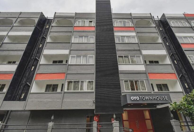 فندق Townhouse Century