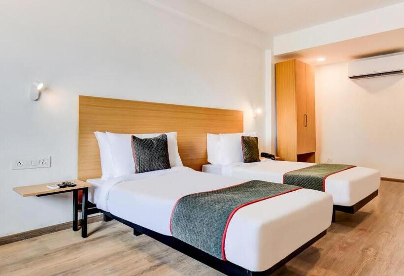 فندق Townhouse Century