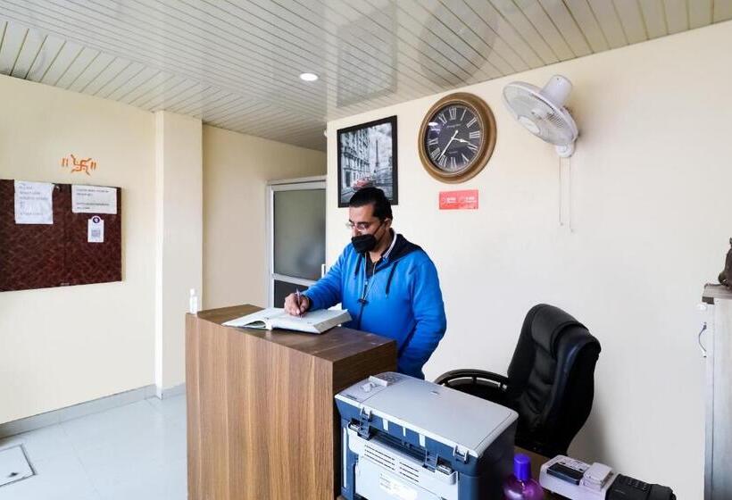 호텔 Vaccinated Staff  Oyo 79969 Flagship Night Inn