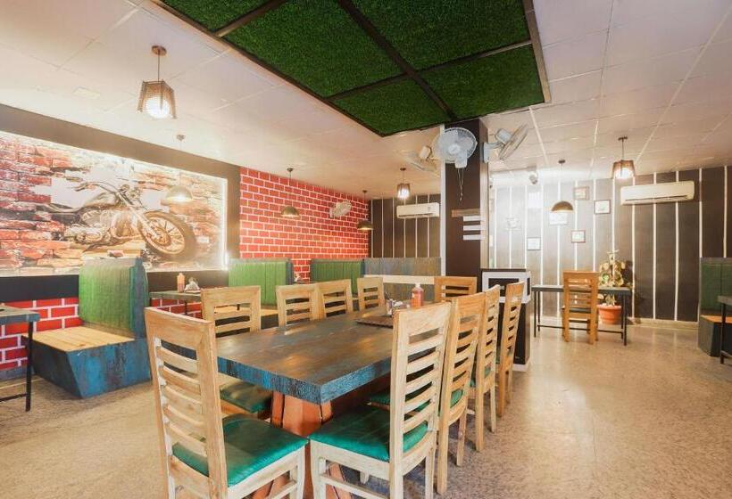 호텔 Vaccinated Staff  Oyo 79969 Flagship Night Inn