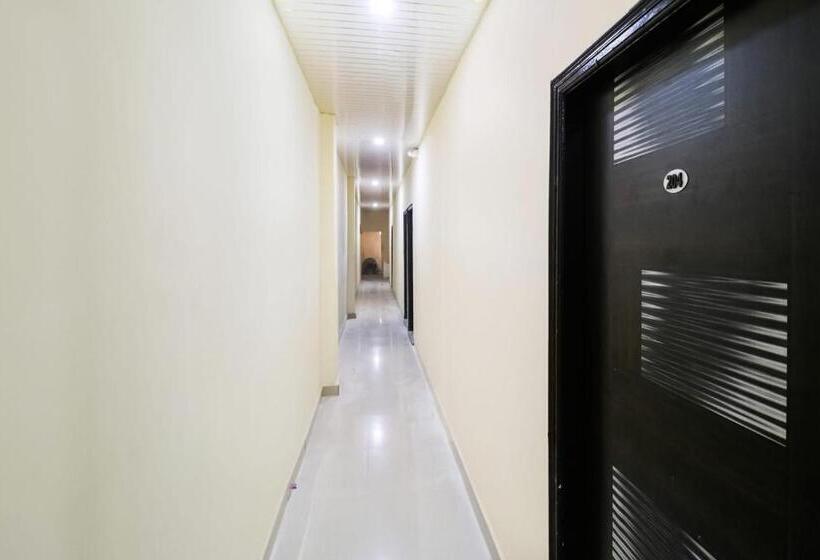 호텔 Vaccinated Staff  Oyo 79969 Flagship Night Inn