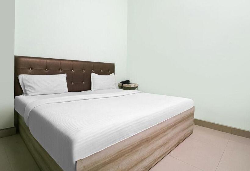 호텔 Vaccinated Staff  Oyo 79969 Flagship Night Inn