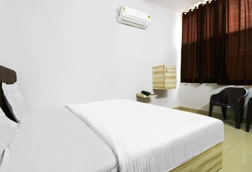 호텔 Vaccinated Staff  Oyo 79969 Flagship Night Inn