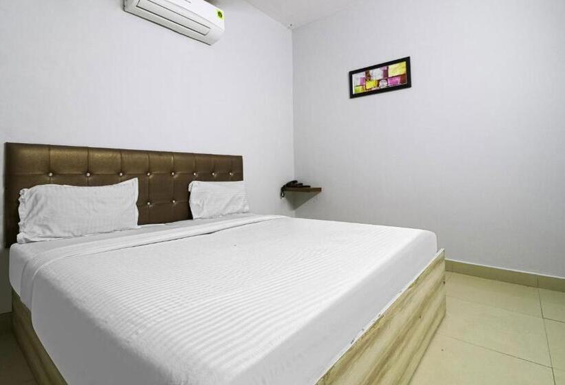 호텔 Vaccinated Staff  Oyo 79969 Flagship Night Inn