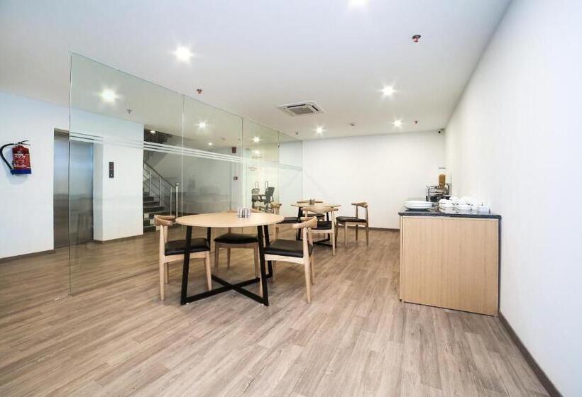 فندق Super Collection O Townhouse 069