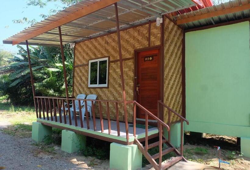 Khaosok Bamboo Huts Resort