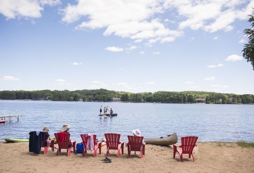 모텔 Delton Oaks Resort