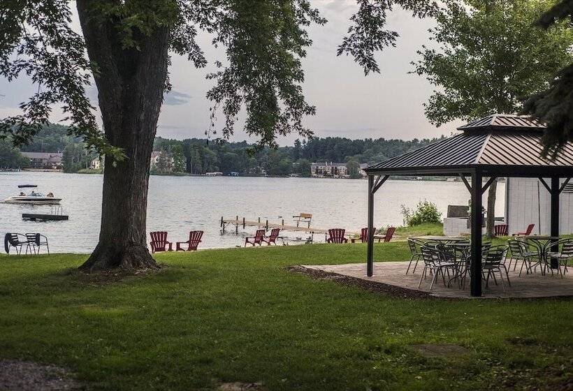 모텔 Delton Oaks Resort