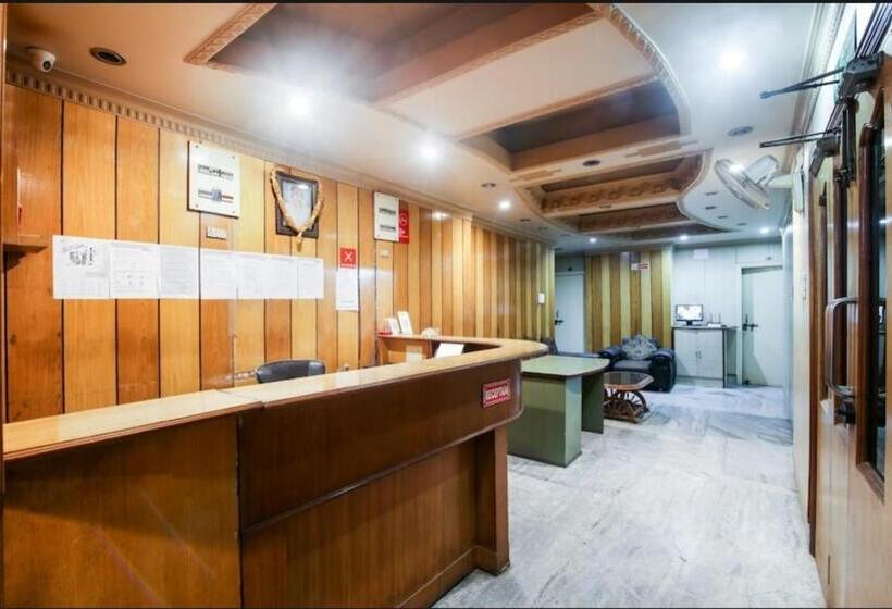 פנסיון Aditya Palace