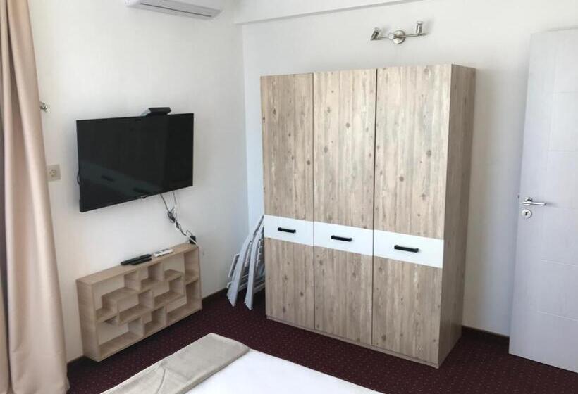 פנסיון Guest House Theona