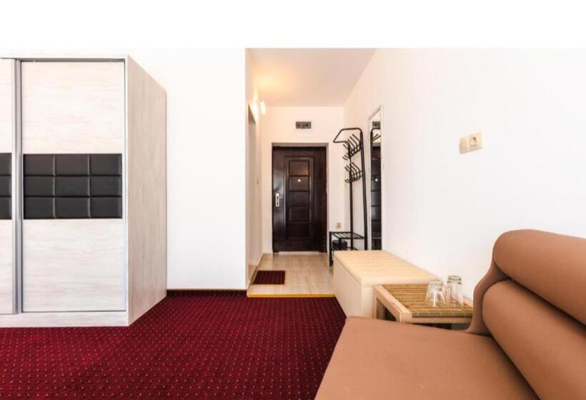 פנסיון Guest House Theona