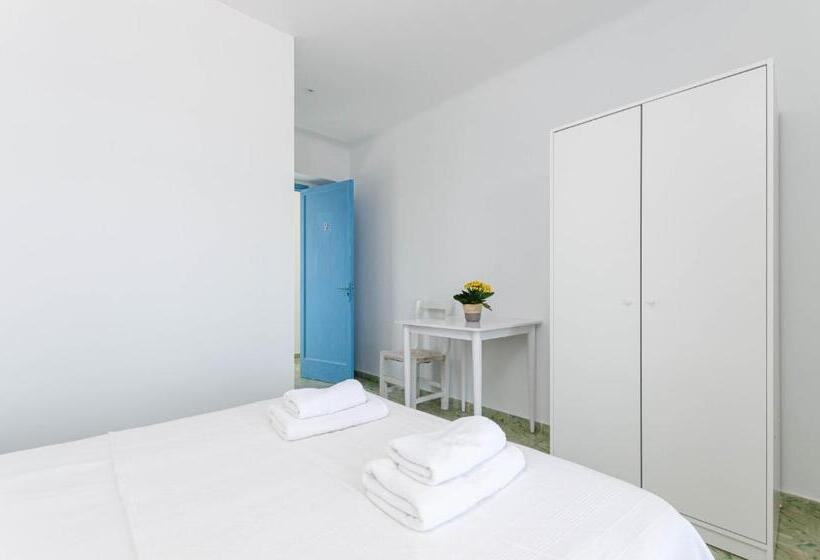 پانسیون La Marina Ch