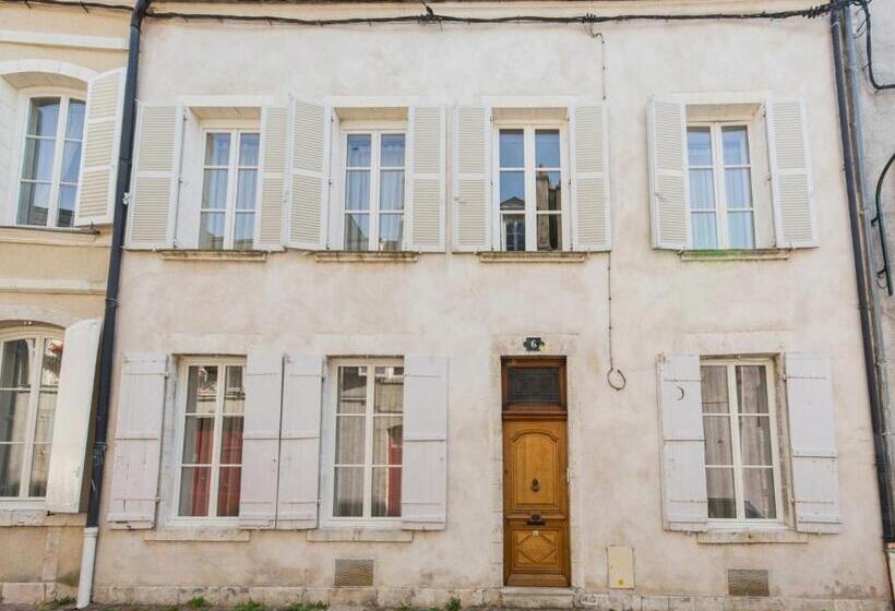 بنسيون Room In Guest Room   This 10th Century Home Sits In An Exceptional Setting In The Center Of Orleans