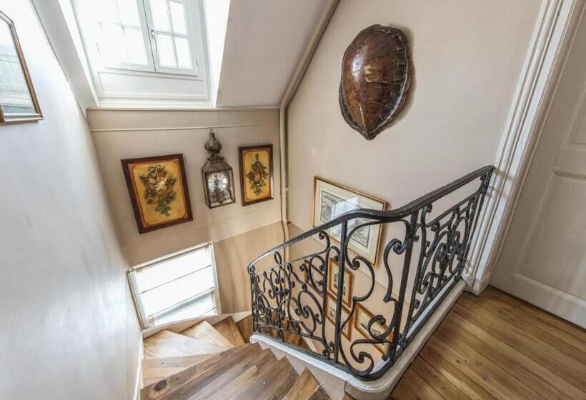 بنسيون Room In Guest Room   This 10th Century Home Sits In An Exceptional Setting In The Center Of Orleans