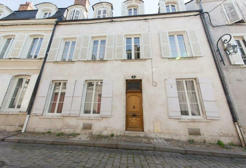 بنسيون Room In Guest Room   This 10th Century Home Sits In An Exceptional Setting In The Center Of Orleans