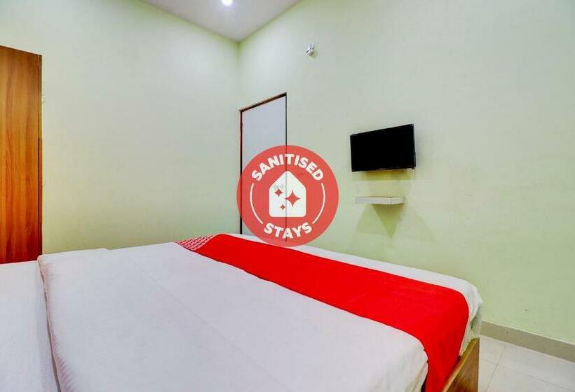 Vaccinated Staff - Oyo 78729 Hotel Divine