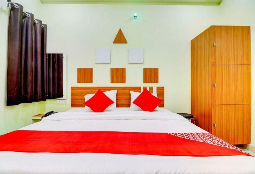 Vaccinated Staff - Oyo 78729 Hotel Divine