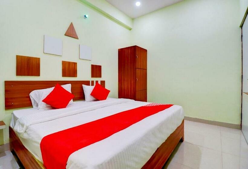 Vaccinated Staff - Oyo 78729 Hotel Divine