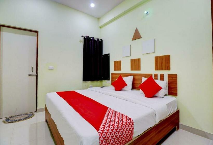 Vaccinated Staff - Oyo 78729 Hotel Divine