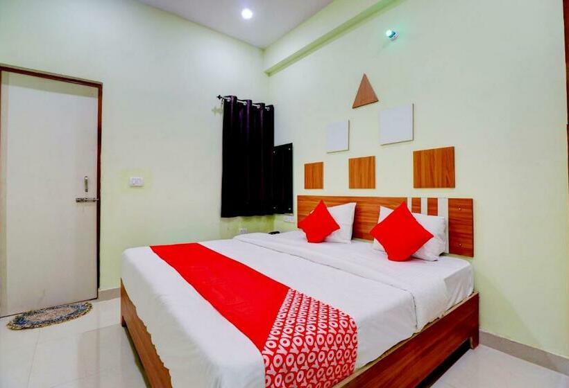 Vaccinated Staff - Oyo 78729 Hotel Divine