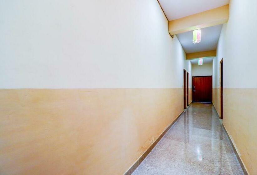 Vaccinated Staff - Oyo 78729 Hotel Divine