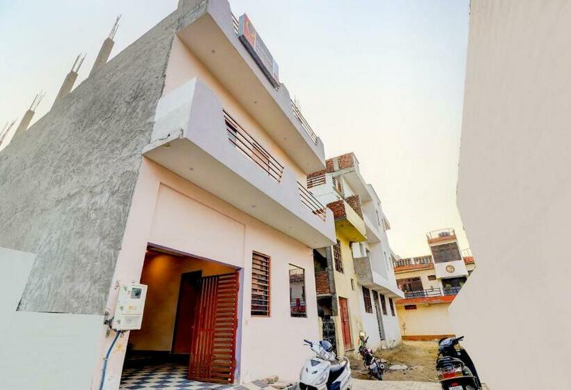 Vaccinated Staff - Oyo 78729 Hotel Divine