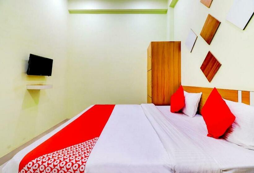 Vaccinated Staff - Oyo 78729 Hotel Divine