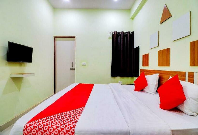 Vaccinated Staff - Oyo 78729 Hotel Divine