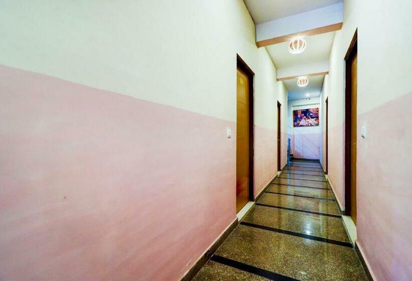 Vaccinated Staff - Oyo 78729 Hotel Divine