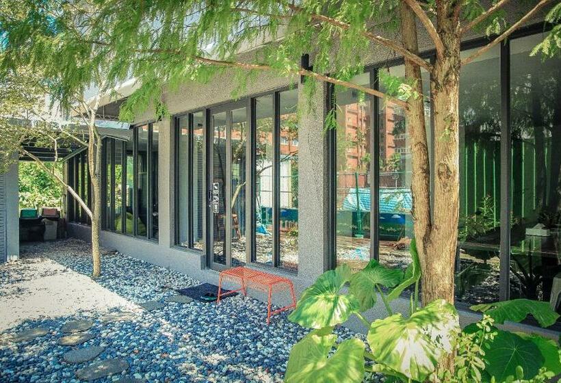 هاستل Woods Inn