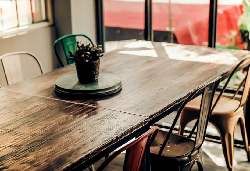 هاستل Woods Inn