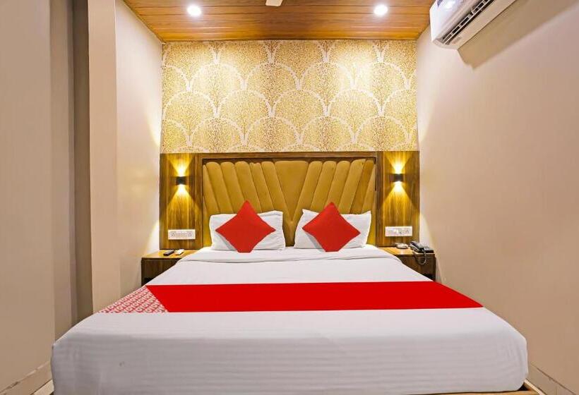 ホテル Vaccinated Staff  Oyo 61623  Homestay