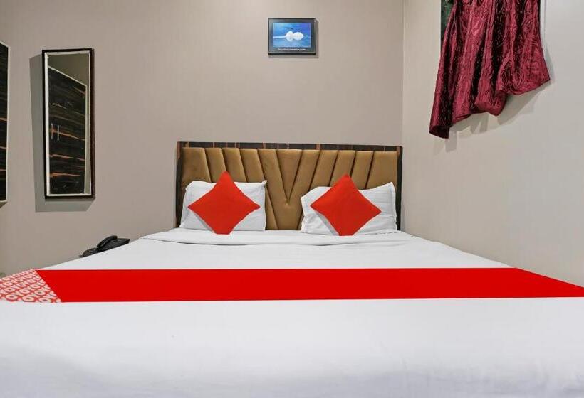 ホテル Vaccinated Staff  Oyo 61623  Homestay