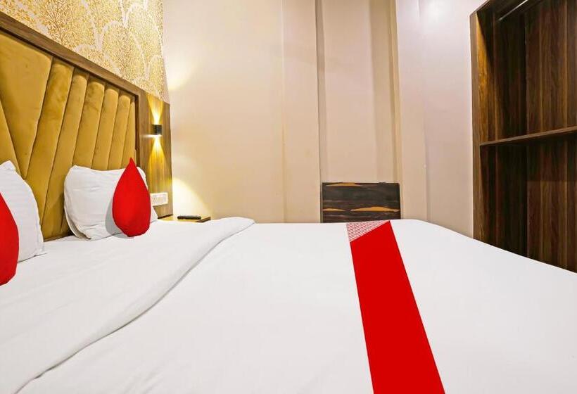 ホテル Vaccinated Staff  Oyo 61623  Homestay