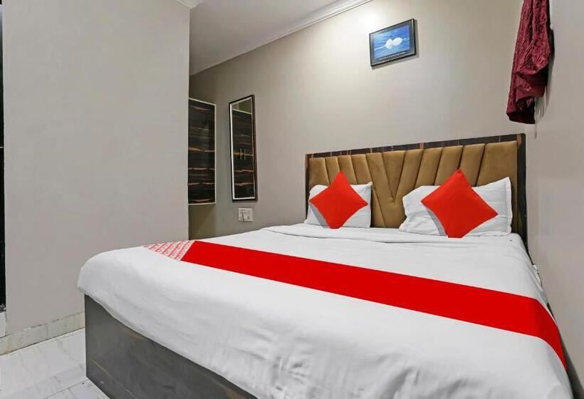 ホテル Vaccinated Staff  Oyo 61623  Homestay