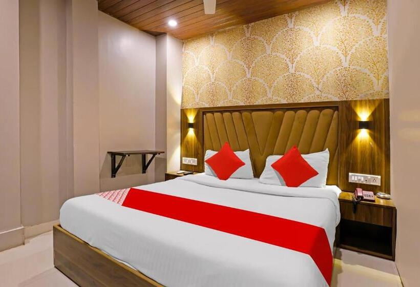 ホテル Vaccinated Staff  Oyo 61623  Homestay