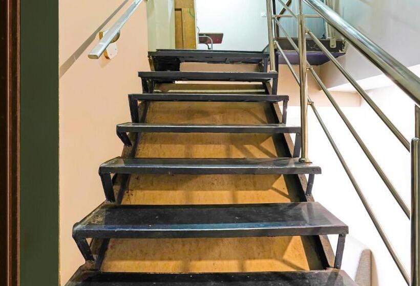 ホテル Vaccinated Staff  Oyo 61623  Homestay