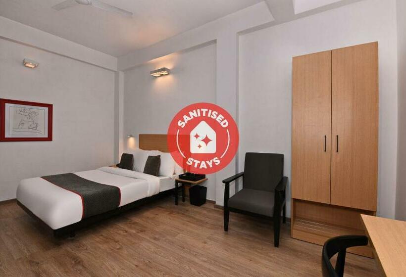 ホテル Super Townhouse 244 Munshipuliya