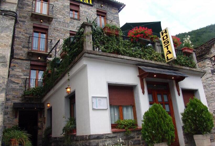 펜션 Hostal Pirineos Sarvisé