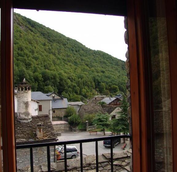 펜션 Hostal Pirineos Sarvisé