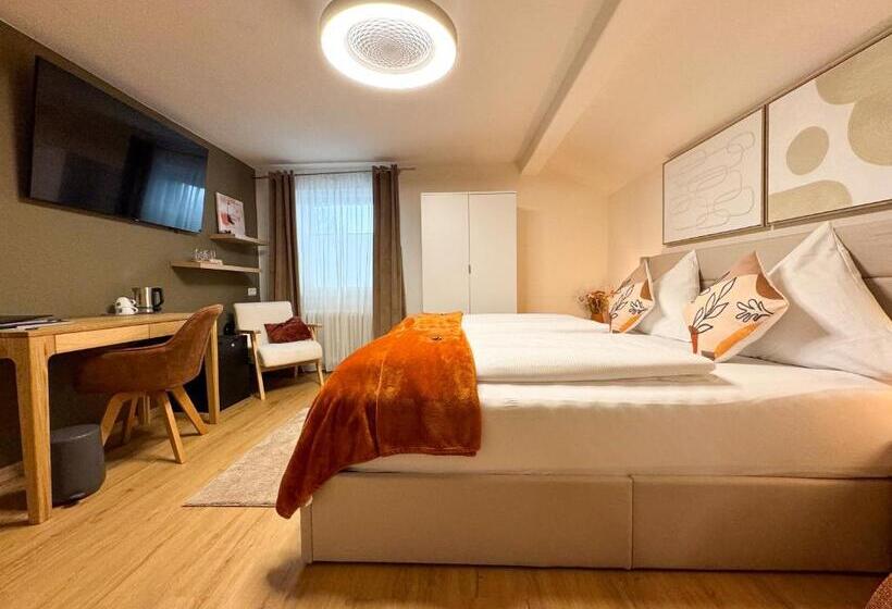 ペンション Sieben Zimmer Am See