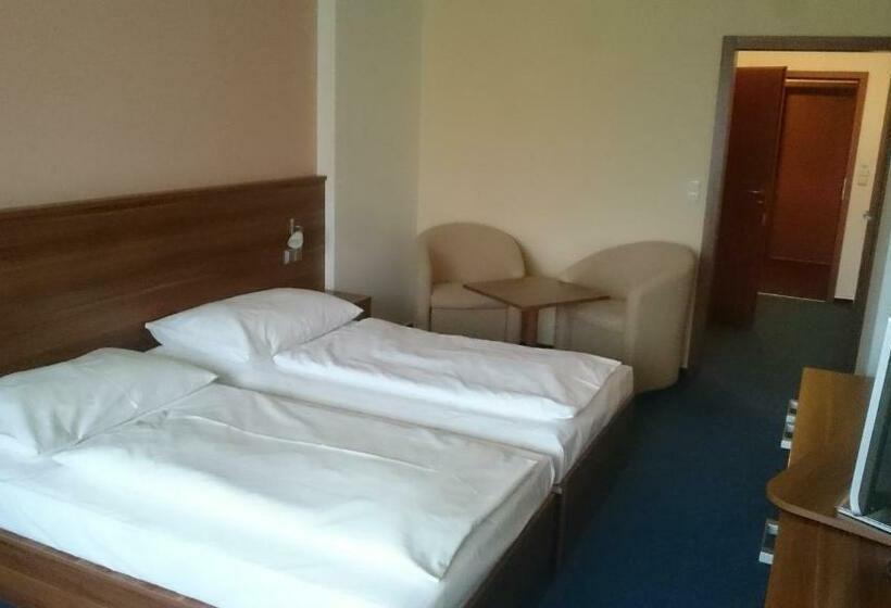 리조트 Lipno Wellness - Frymburk Hotel Private Family Room