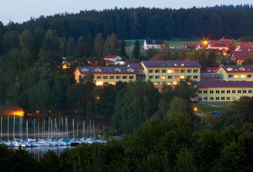 리조트 Lipno Wellness - Frymburk Hotel Private Family Room