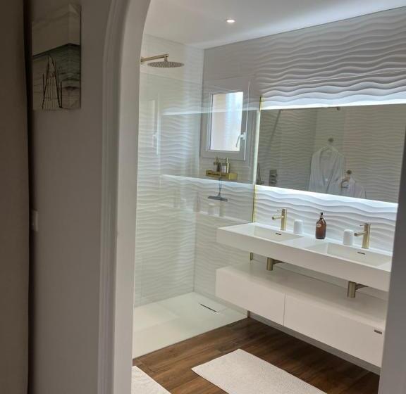 ベッドアンドブレックファースト Chambres D Hôtes Villa La Louisiane