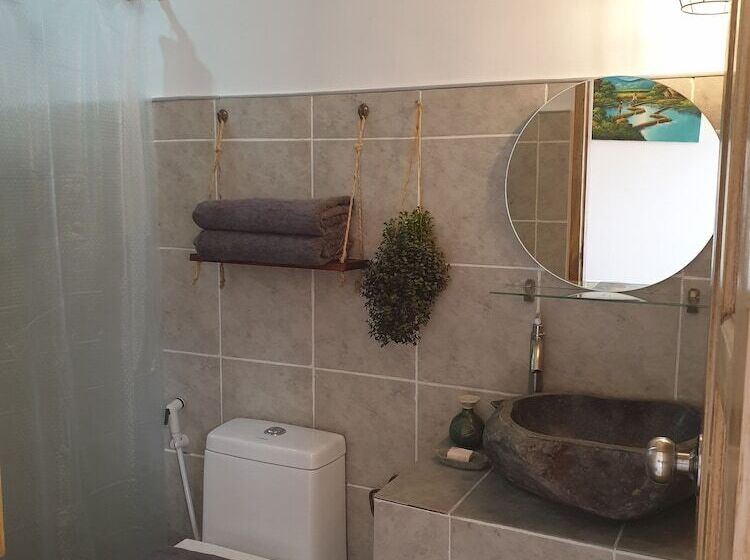 تختخواب و صبحانه Hutch Lodge