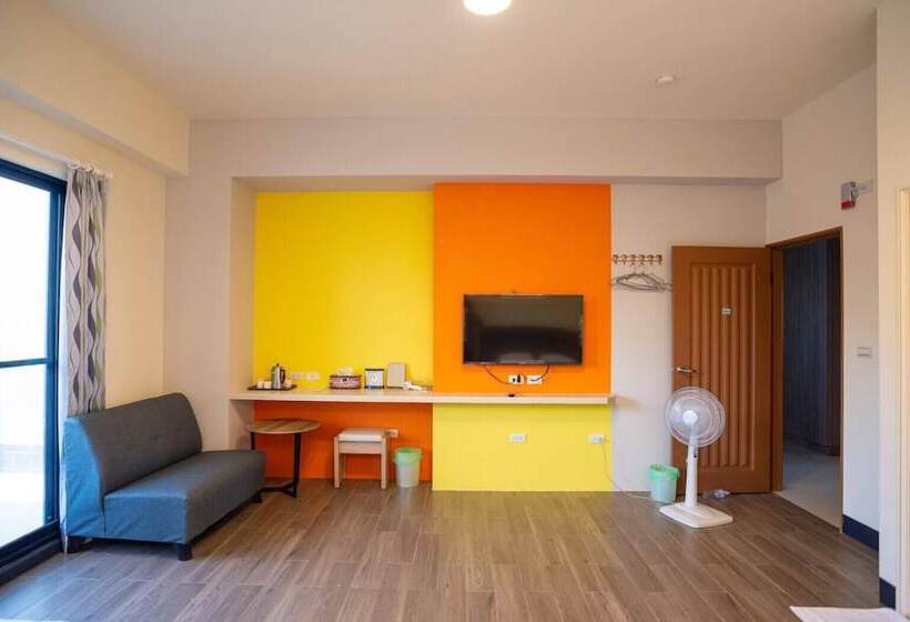 تختخواب و صبحانه Police House