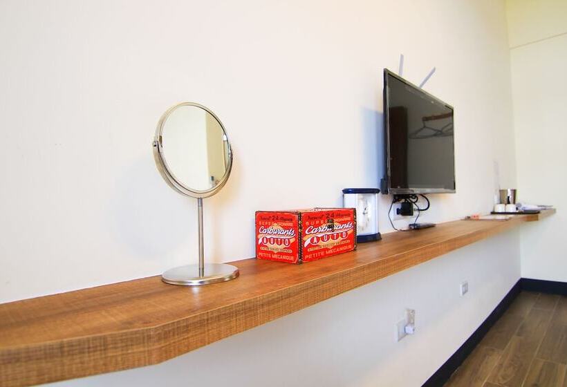 تختخواب و صبحانه Police House