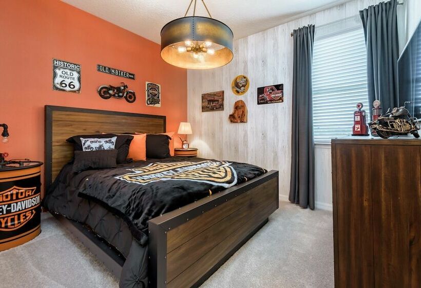 Exquisite 9bed 6.5ba Villa