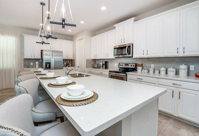 Exquisite 9bed 6.5ba Villa